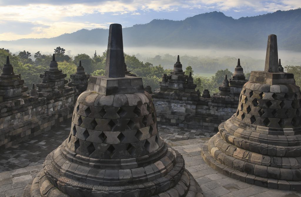 Mengungkap Rahasia Arsitektur Candi Borobudur: Simfoni Batu yang Tak Lekang oleh Zaman