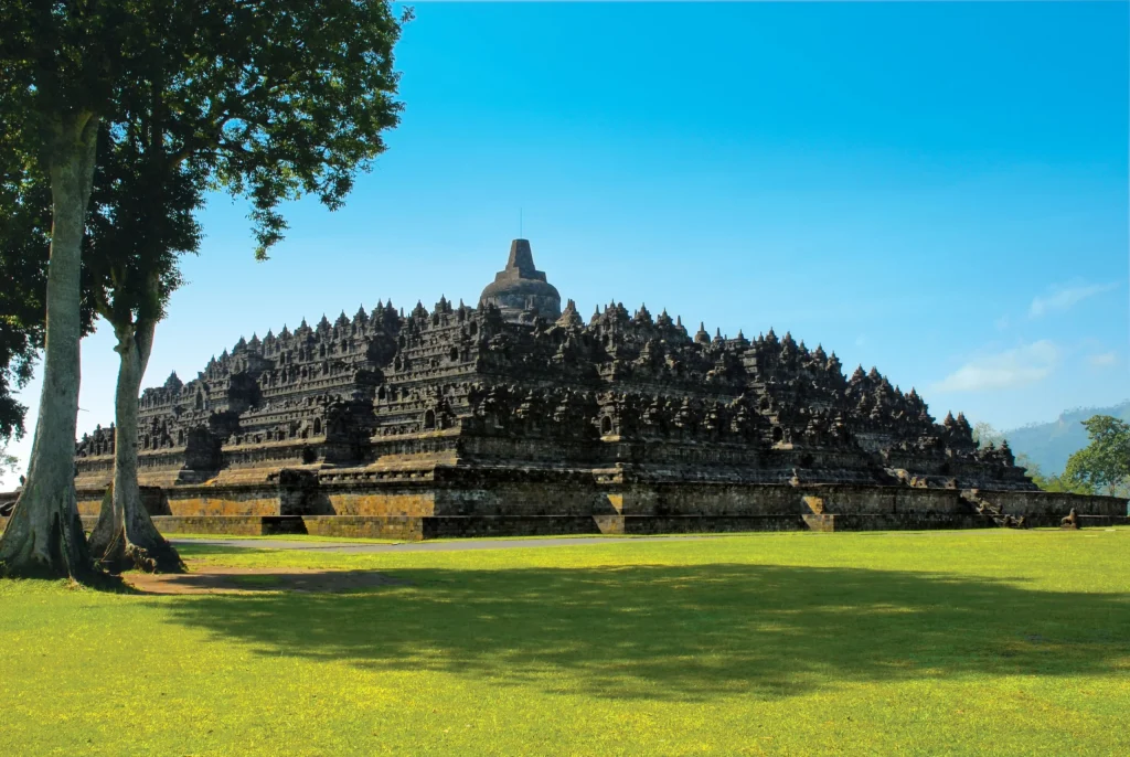 Borobudur: Di Ujung Perjalanan, Terpaut dalam Pesona Abadi