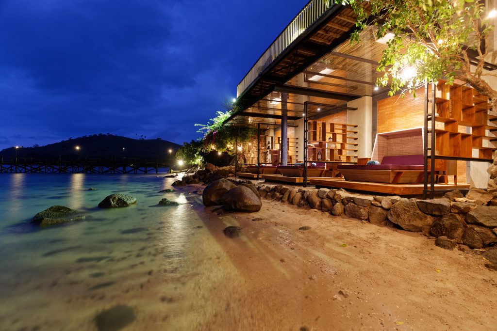 Menikmati Kemewahan di Ujung Timur Indonesia: Resort Mewah dengan Pemandangan Laut di Sekitar Pulau Komodo