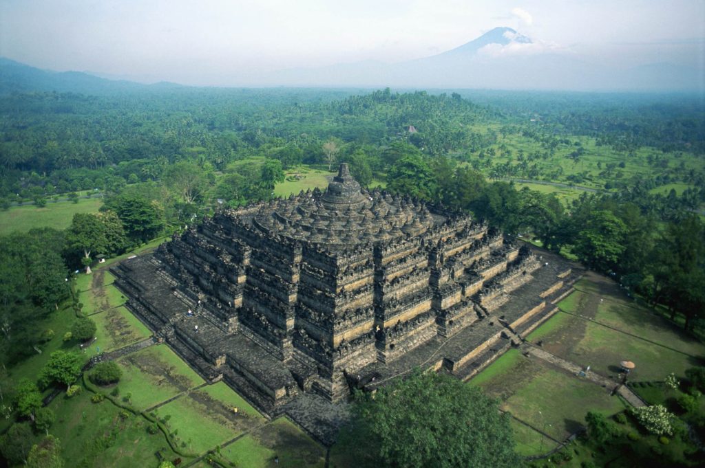 Menguak Keajaiban Candi Borobudur: Warisan Dunia yang Menyimpan Misteri, Sejarah, dan Pesona Abadi.